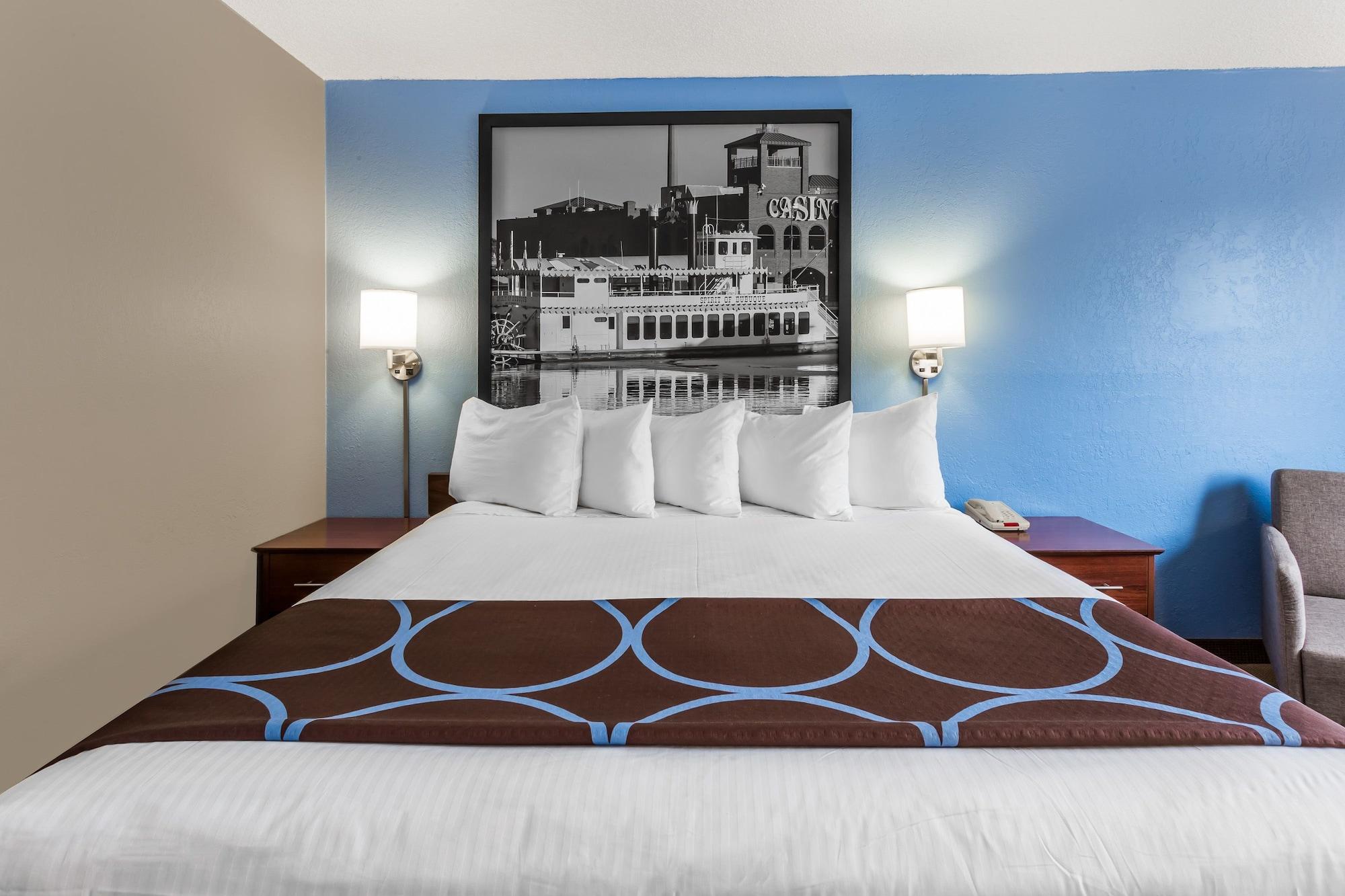 Super 8 By Wyndham Dubuque Motel Екстериор снимка
