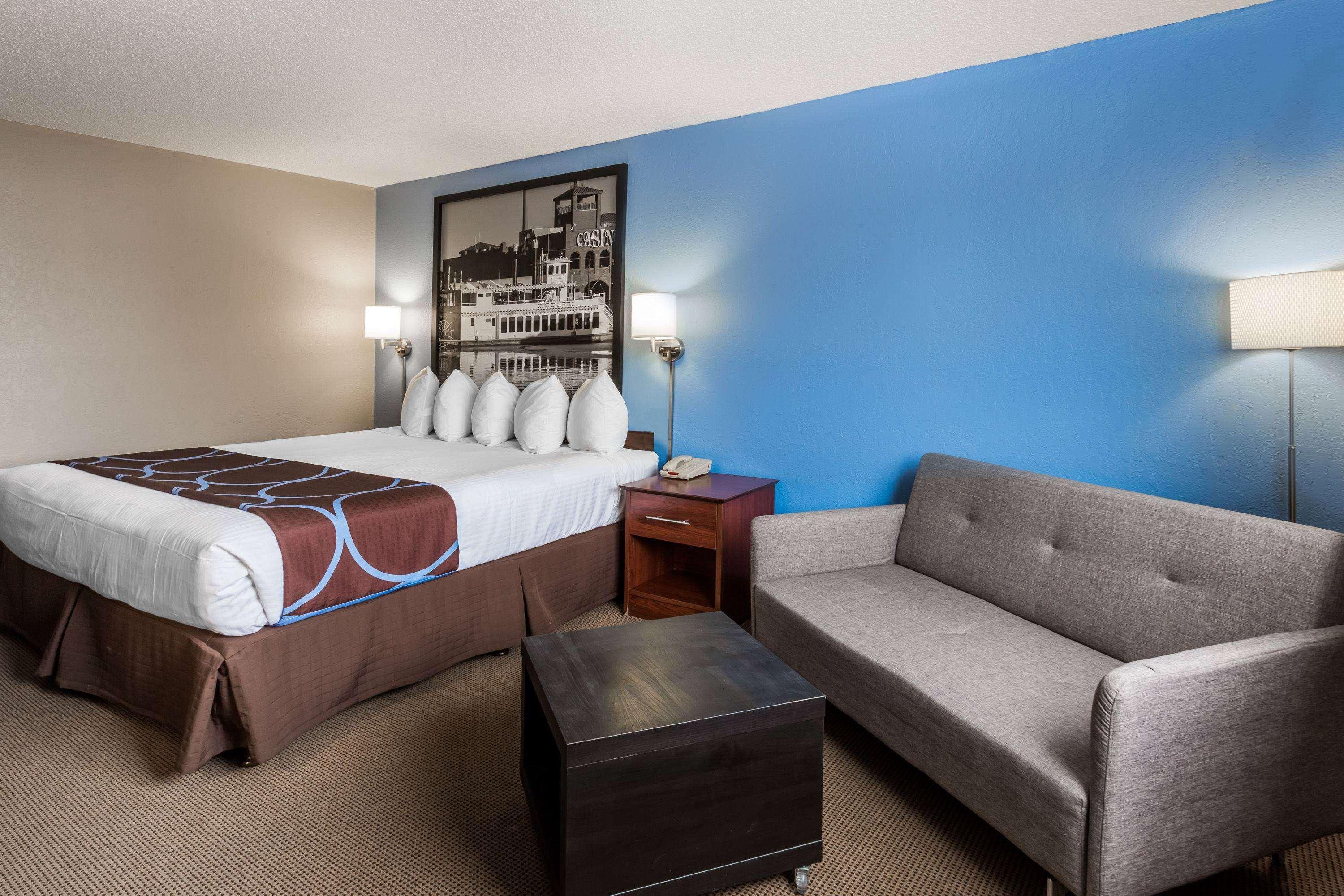 Super 8 By Wyndham Dubuque Motel Екстериор снимка