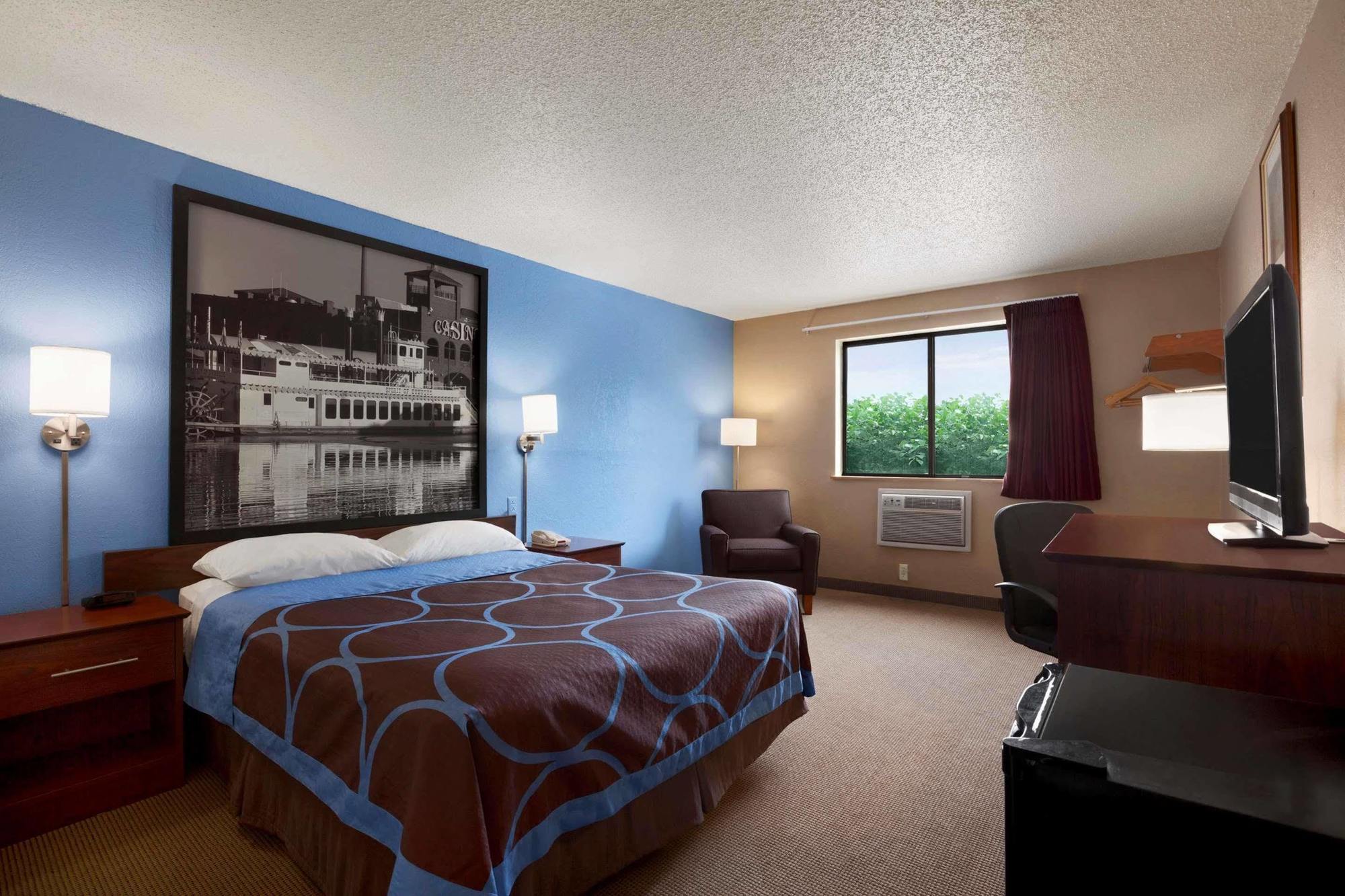 Super 8 By Wyndham Dubuque Motel Екстериор снимка