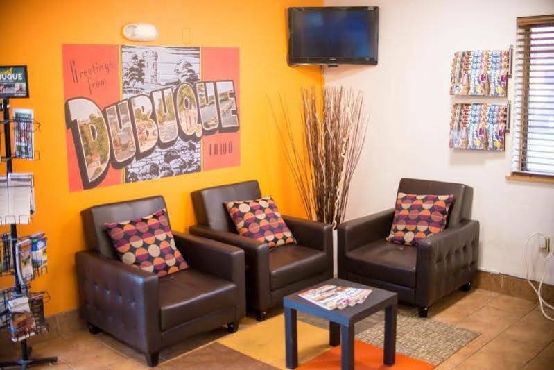 Super 8 By Wyndham Dubuque Motel Екстериор снимка